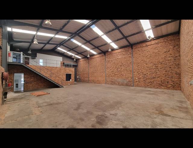 322M² WAREHOUSE TO LET IN BARTLETT